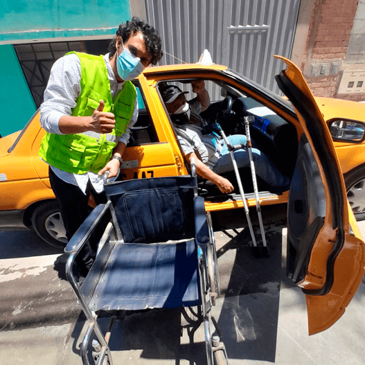 ACCIONES SOCIALES A CAMINAR ENTREGA DE MULETAS